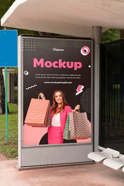 PSD mockup di display esterno pubblicitario