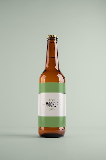 PSD design mockup di bottiglia di birra alcolica