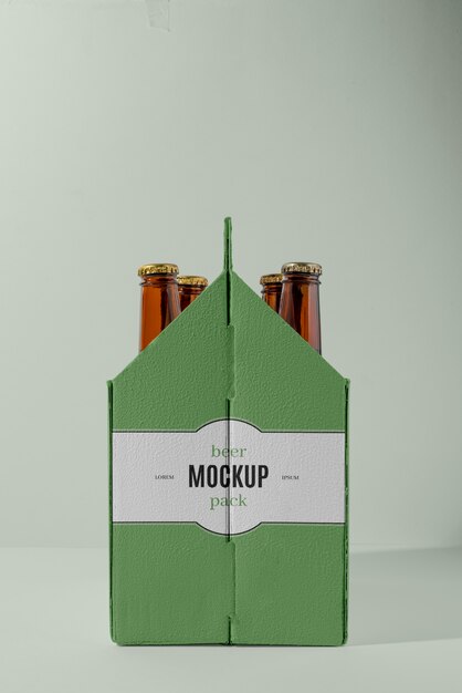 Design mockup di bottiglie di birra alcolica