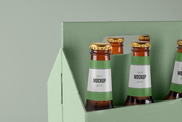 PSD design mockup di bottiglie di birra alcolica