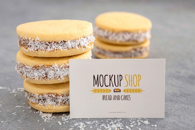 PSD biscotti alfajor con design mockup di biglietti da visita