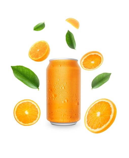PSD Алюминиевая банка с апельсиновой содой и падающие сочные апельсины с зелеными листьями летающие рассеивающие кусочки для fr