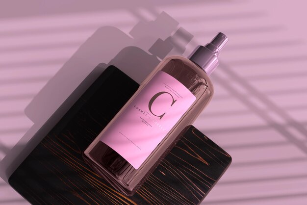 Mockup di flacone spray cosmetico in vetro ambrato