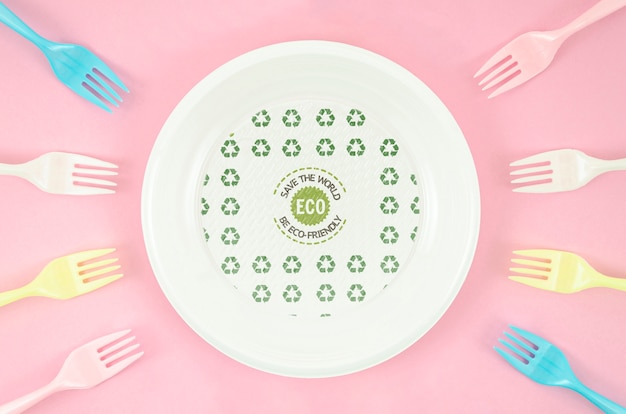 Arrangement of eco-friendly forks and plate