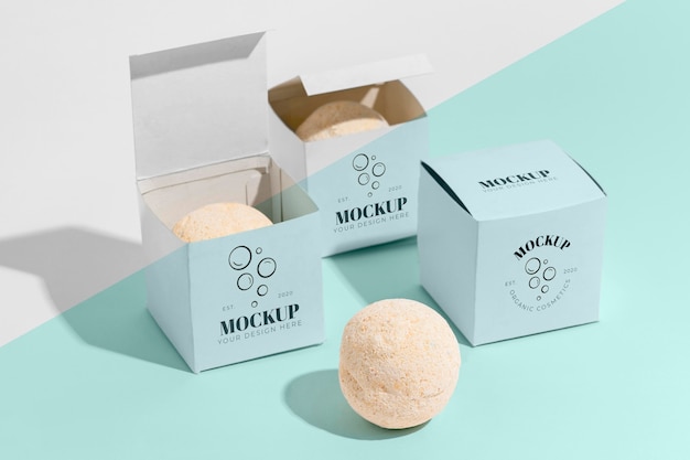 arrangement with bath bomb boxes