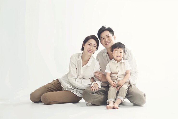PSD 복사 공간 을 가진 아시아 가족 스튜디오 사진