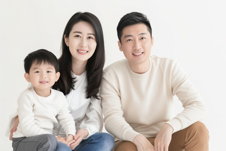 PSD 복사 공간 을 가진 아시아 가족 스튜디오 사진