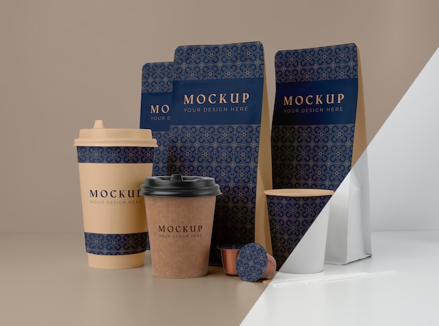 PSD assortimento di elementi di caffetteria mock-up