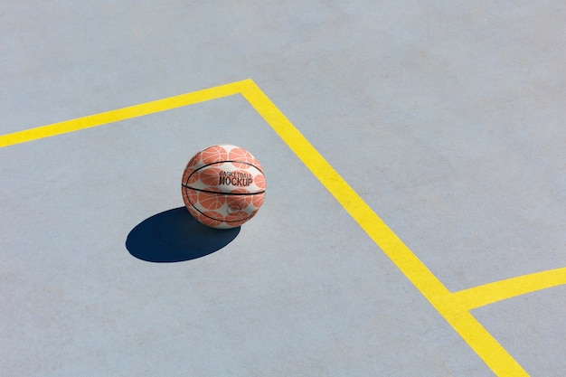 Basketbal buiten op het veld