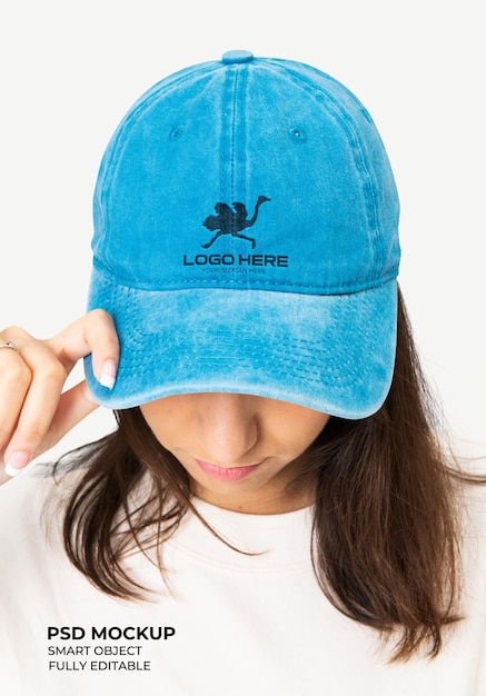 帽子をかぶった美しい女性のロゴモックアップ