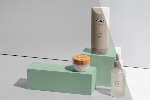 Disposizione di cosmetici mock-up del marchio di bellezza