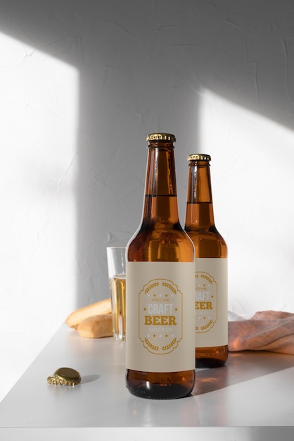 Mockup di design bottiglia di birra