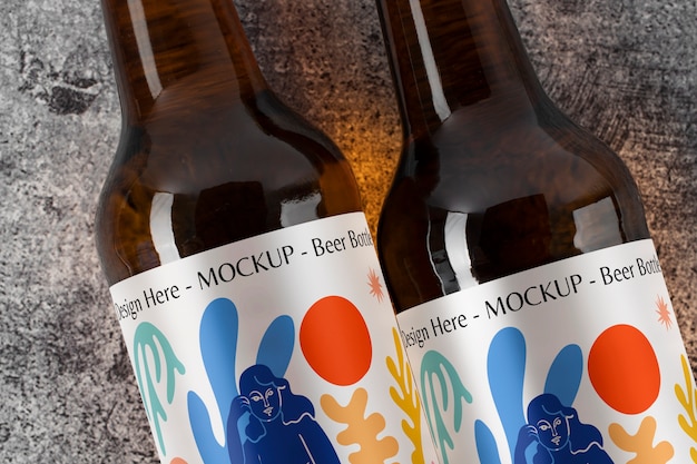 PSD invito per la giornata della birra e mockup di merchandising