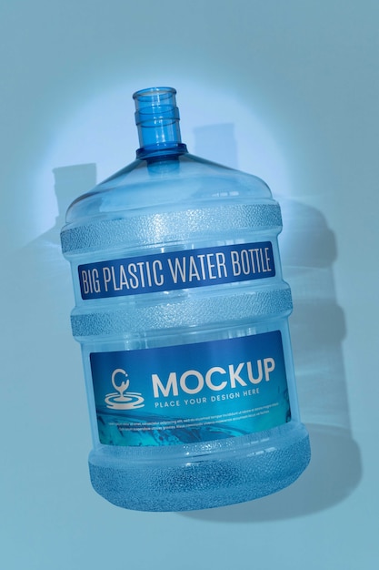 PSD grande design mockup di bottiglia d'acqua in plastica