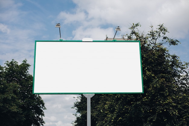 PSD billboard met blanco oppervlak voor reclame