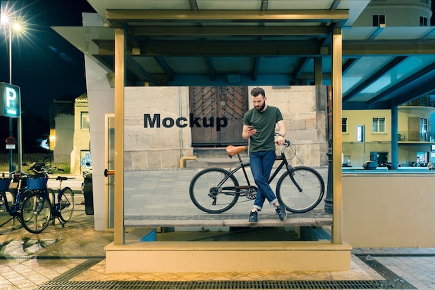 PSD billboard mockup bij metrostation