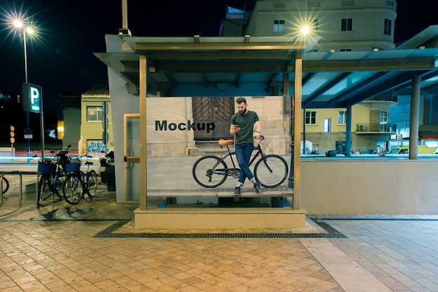 PSD billboard mockup bij metrostation