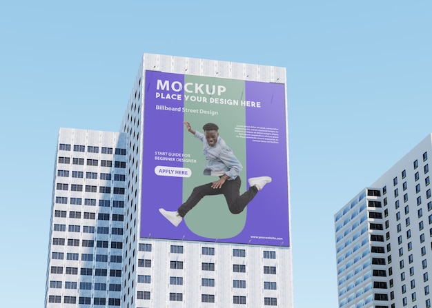 Billboard mockup op hoog gebouw op straat