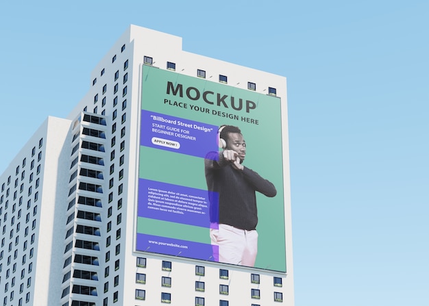 PSD billboard mockup op hoog gebouw op straat