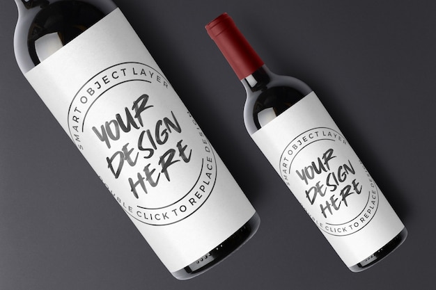 Bottiglia nera di vino rosso con mockup di etichetta vuota