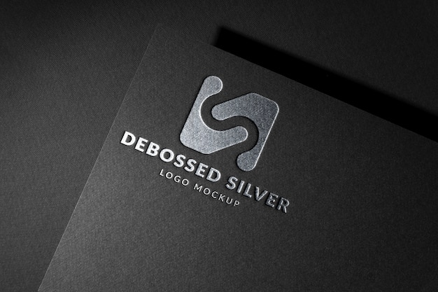 PSD mockup di logo argento in cartone nero