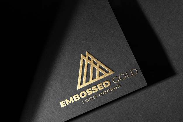 PSD mockup di logo argento in cartone nero