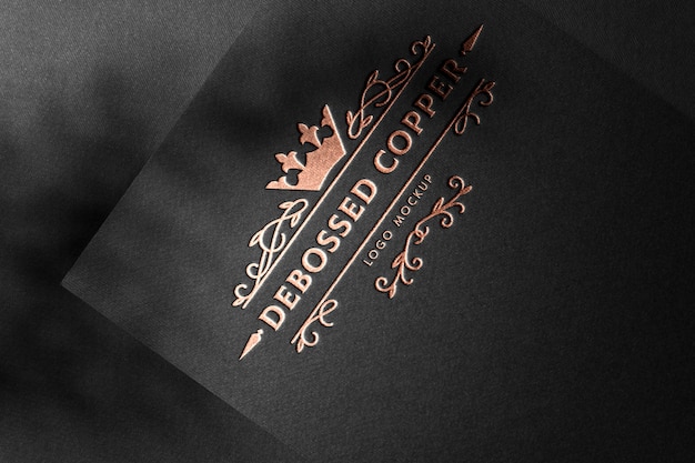 PSD mockup di logo argento in cartone nero