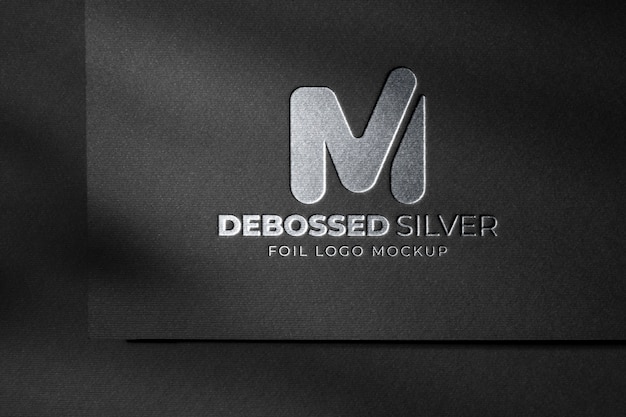 PSD mockup di logo argento in cartone nero