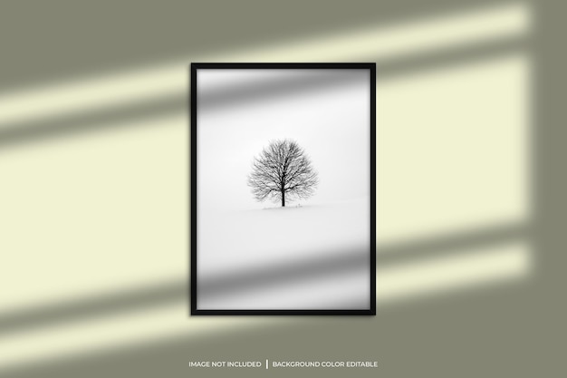 Черная вертикальная фоторамка с наложением теней и пастельным фоном