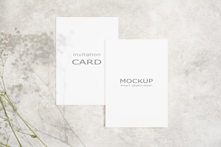 Blank bruiloftsuitnodiging kaart mock-up met twee zijden voor en achter