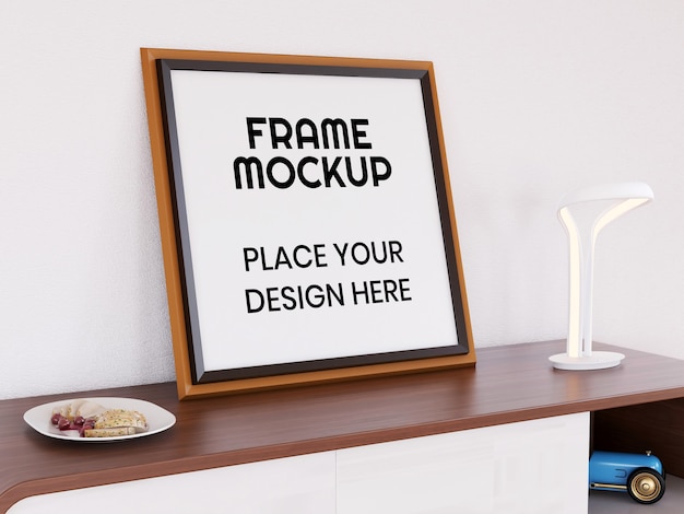 Mockup di cornice per foto in bianco sulla scrivania