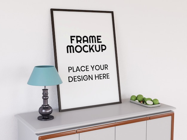 Mockup di cornice per foto in bianco sulla scrivania