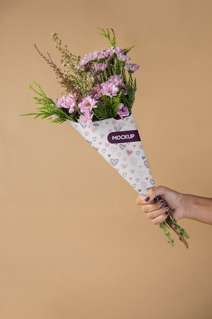 PSD bloemen boeket verpakking kegel mock-up