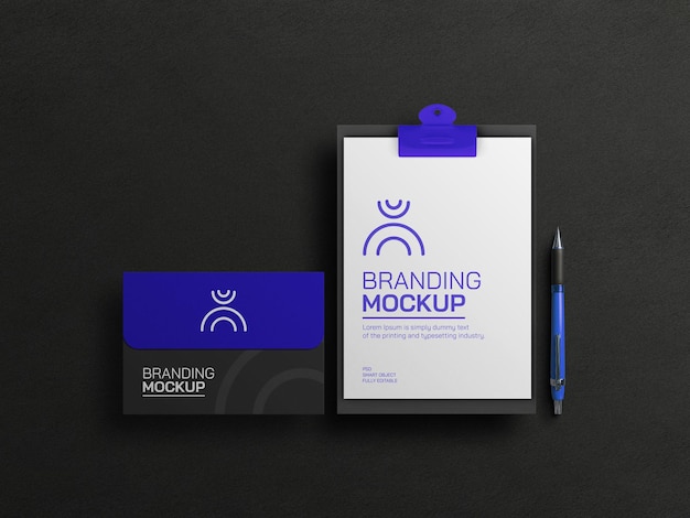 Appunti blu con mockup di buste