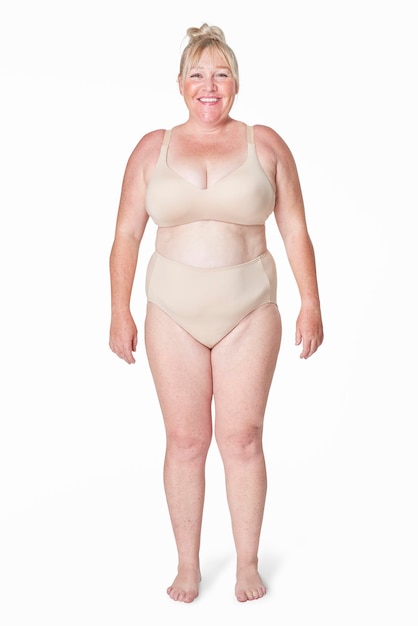 Body positivity psd curvy vrouw beige ondergoed mockup
