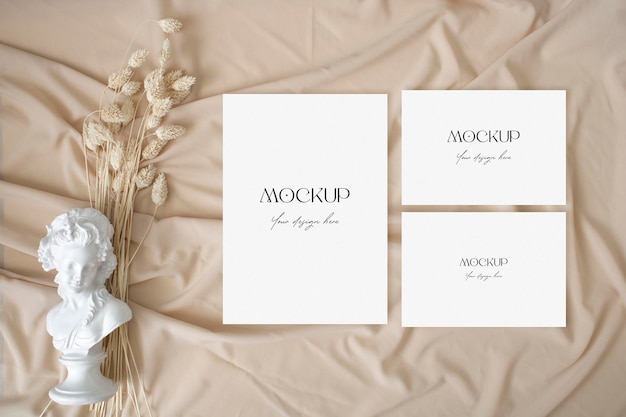 Boho trouwsuite mockup met eucalyptus op de nude stof achtergrond