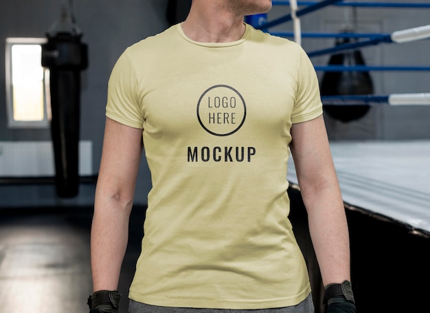 Bokssporter die een mock-up t-shirt draagt