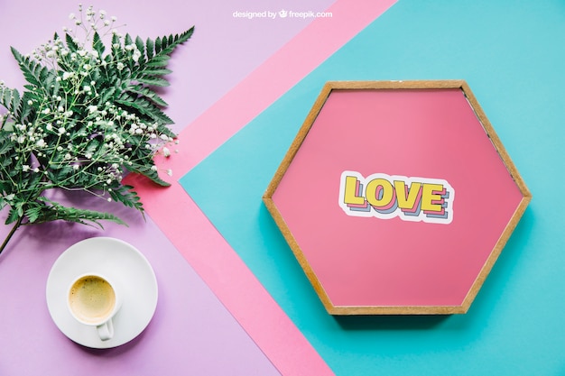 PSD mockup botanico con cornice, caffè e foglia