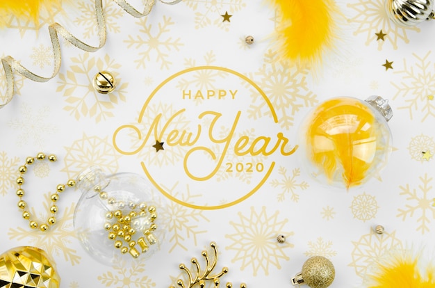 Bovenaanzicht geel Nieuwjaar partij accessoires en gelukkig Nieuwjaar belettering