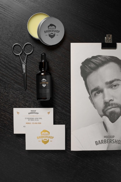 Bovenaanzicht op mockup voor kappersartikelen