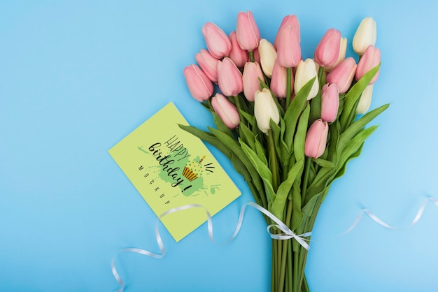 PSD bovenaanzicht van boeket tulpen voor verjaardag jubileum