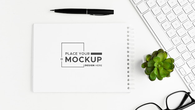 Bovenaanzicht van bureau concept mock-up