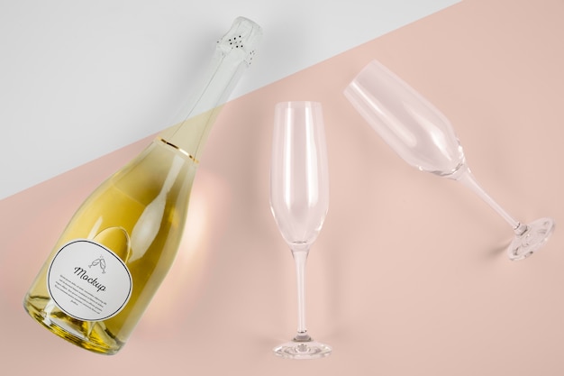 Bovenaanzicht van een champagnefles met mock-up