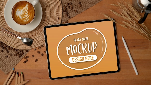 Bovenaanzicht van mock-up digitale tablet op ontbijttafel