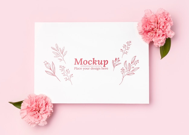 PSD bovenaanzicht van mock-up met bloemen