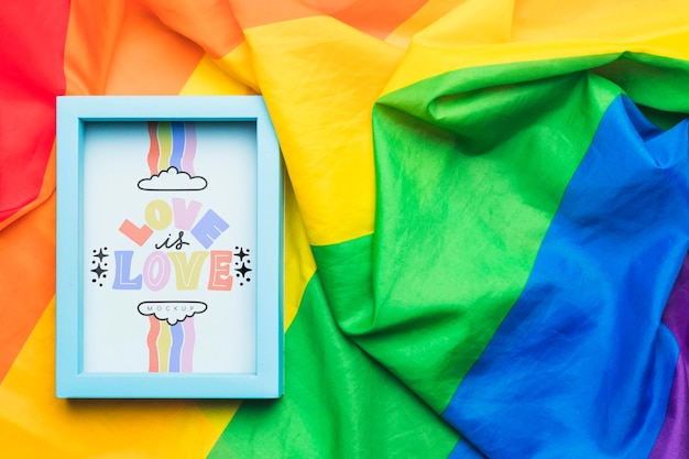 PSD bovenaanzicht van regenboog gekleurd textiel voor trots en frame