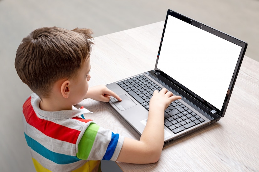 Premium PSD | Boy use a laptop computer mockup