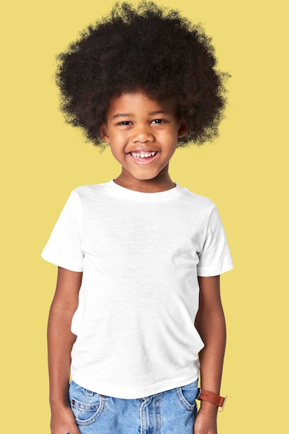 Boys39s T-shirt psd mockup in de studio