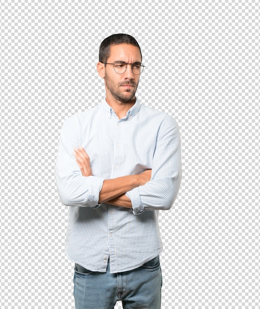 Boze jonge man die zich voordeed