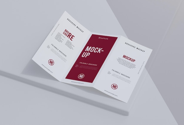 Brochure mock-up isolato su bianco